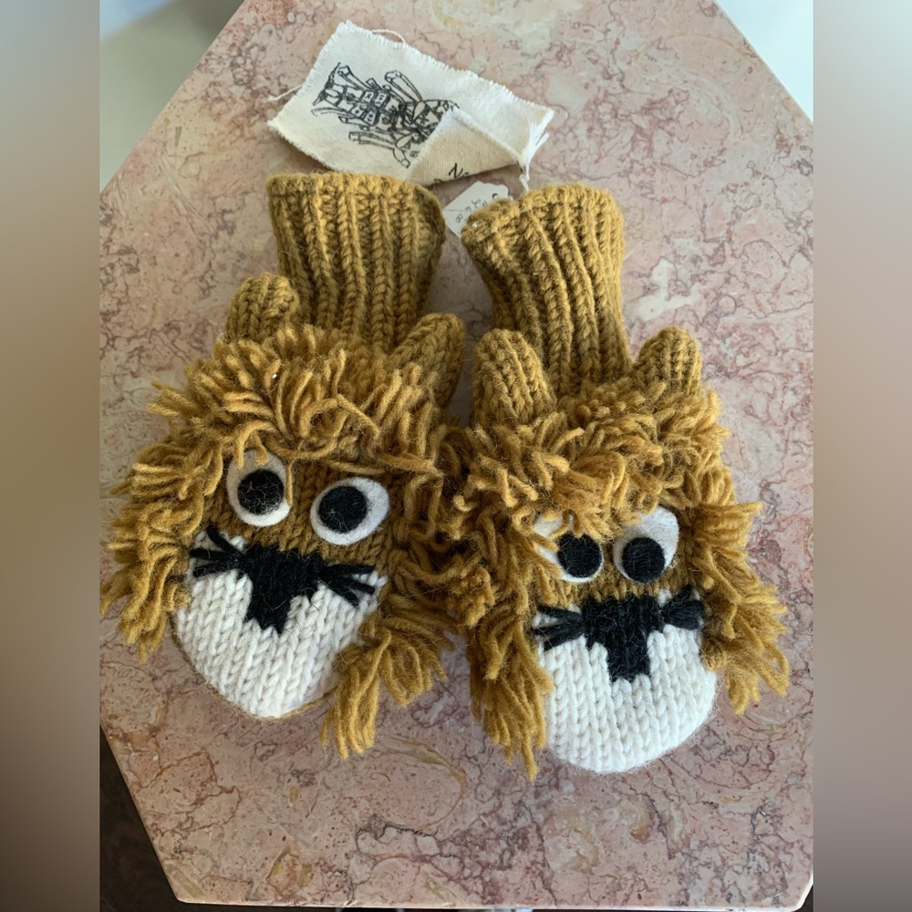 Kid’s Winter Lion Mittens Made in Nepal